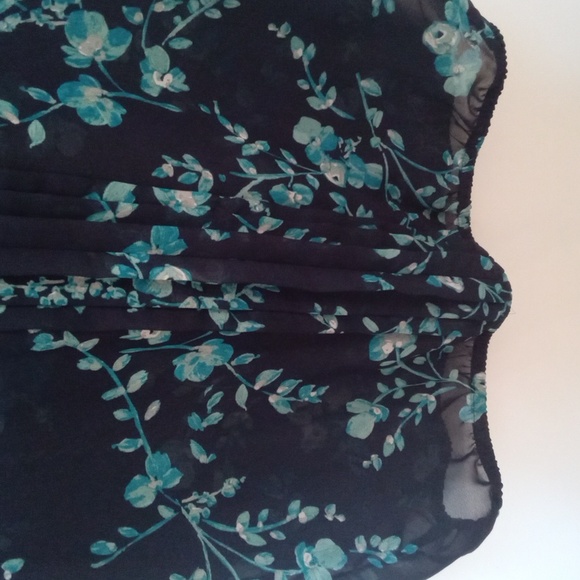GAP Sheer Floral 3/4 Sleeve Blouse - Picture 6 of 13